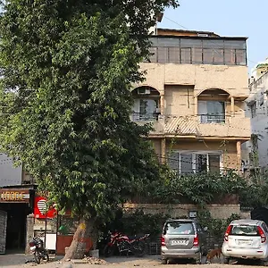 Super Oyo Collection O Hamilton Delhi (National Capital Territory of India)
