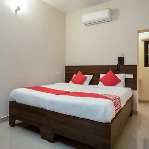 https://oyo-30543-la-mer-inn.kerala-hotels.net